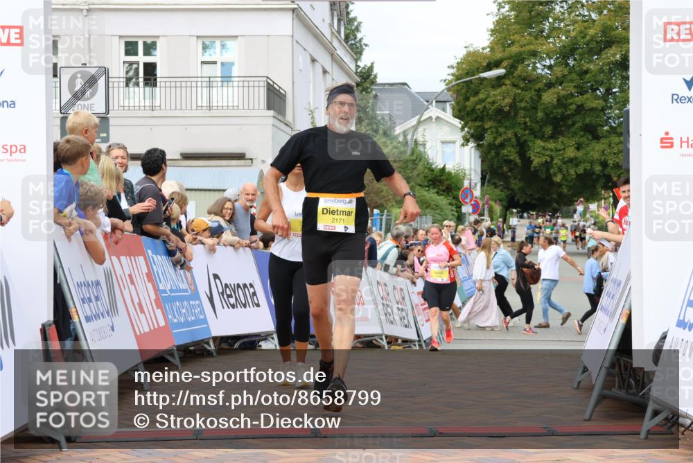 31.08.2025 - 21. Blankeneser Heldenlauf Strokosch-Dieckow http://msf.ph/oto/8658799 31.08.2025 10:34:07 Ziel 2378, 2563, 2724, 2120, 2171 meine-sportfotos.de