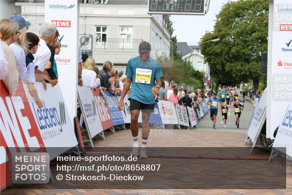 31.08.2025 - 21. Blankeneser Heldenlauf Strokosch-Dieckow http://msf.ph/oto/8658807 31.08.2025 10:25:49 Ziel 2366, 2235, 2472 meine-sportfotos.de