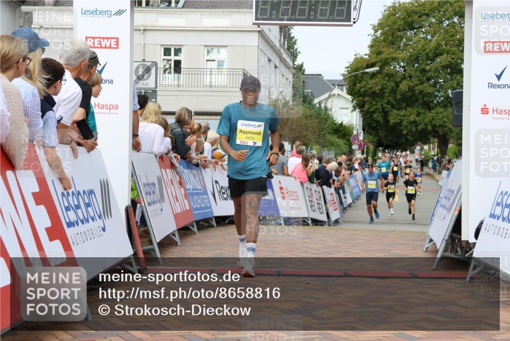 31.08.2025 - 21. Blankeneser Heldenlauf Strokosch-Dieckow http://msf.ph/oto/8658816 31.08.2025 10:25:49 Ziel 2366, 2235, 2472 meine-sportfotos.de