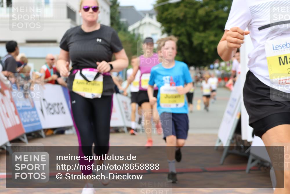 31.08.2025 - 21. Blankeneser Heldenlauf Strokosch-Dieckow http://msf.ph/oto/8658888 31.08.2025 10:33:27 Ziel 2011, 2044, 2126, 2640, 2639, 2220, 2221 meine-sportfotos.de
