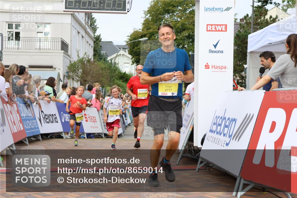 31.08.2025 - 21. Blankeneser Heldenlauf Strokosch-Dieckow http://msf.ph/oto/8659014 31.08.2025 10:25:06 Ziel 2357, 2183, 2717, 2285, 2286, 2331, 2359, 2661 meine-sportfotos.de