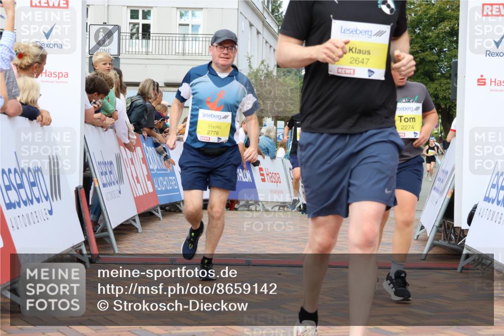 31.08.2025 - 21. Blankeneser Heldenlauf Strokosch-Dieckow http://msf.ph/oto/8659142 31.08.2025 10:31:24 Ziel 2551, 2776, 2097, 2649, 2101, 2647, 2399, 2653, 2103, 2274 meine-sportfotos.de