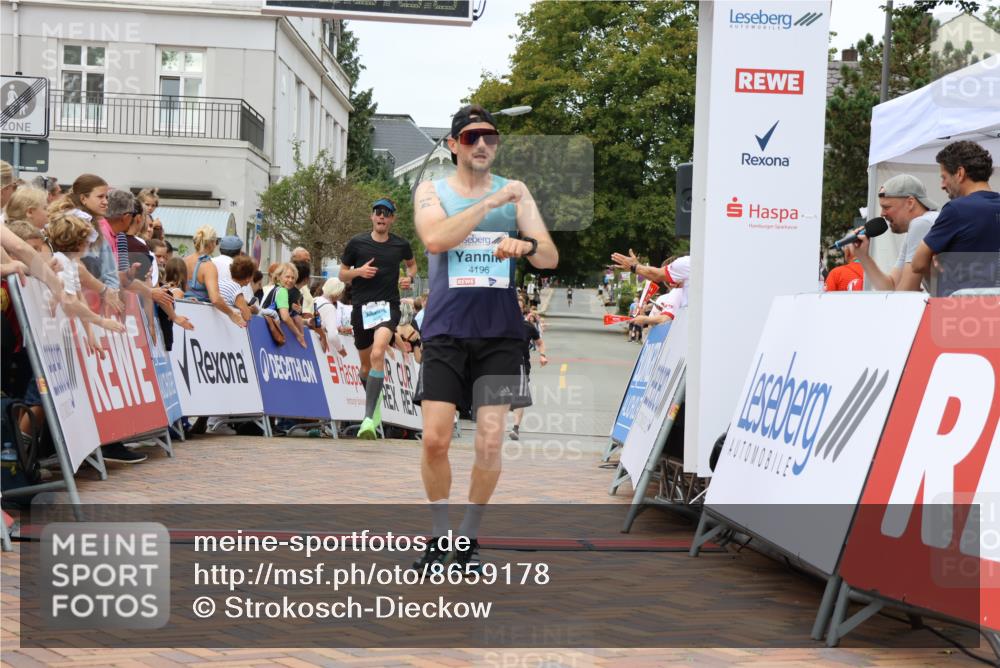 31.08.2025 - 21. Blankeneser Heldenlauf Strokosch-Dieckow http://msf.ph/oto/8659178 31.08.2025 11:54:33 Ziel 4147, 4196, 4036 meine-sportfotos.de