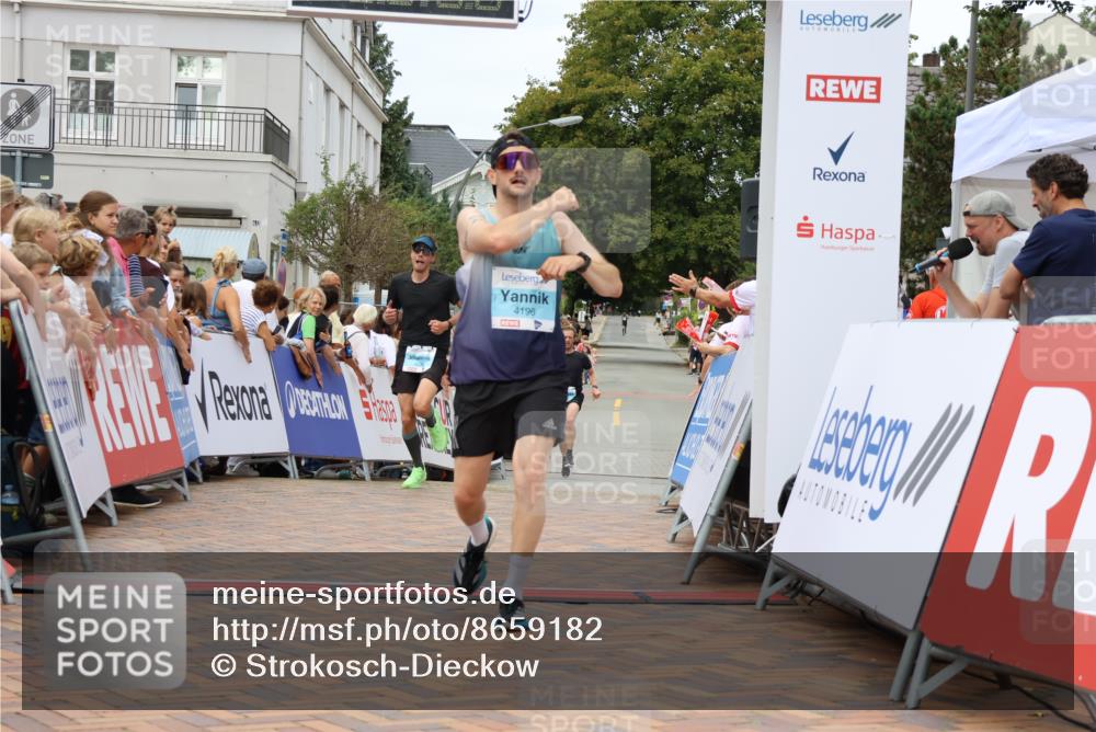 31.08.2025 - 21. Blankeneser Heldenlauf Strokosch-Dieckow http://msf.ph/oto/8659182 31.08.2025 11:54:33 Ziel 4147, 4196, 4036 meine-sportfotos.de
