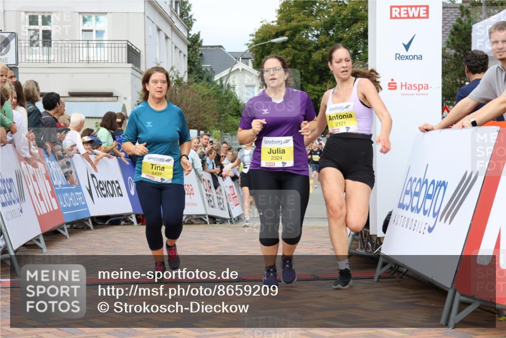 31.08.2025 - 21. Blankeneser Heldenlauf Strokosch-Dieckow http://msf.ph/oto/8659209 31.08.2025 10:31:11 Ziel 2437, 2324, 2147, 2121, 2307, 2018 meine-sportfotos.de