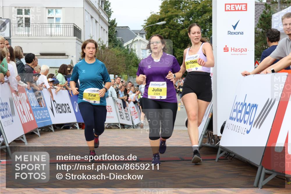 31.08.2025 - 21. Blankeneser Heldenlauf Strokosch-Dieckow http://msf.ph/oto/8659211 31.08.2025 10:31:11 Ziel 2437, 2324, 2147, 2121, 2307, 2018 meine-sportfotos.de