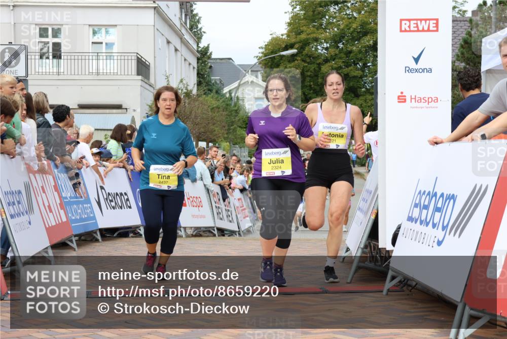 31.08.2025 - 21. Blankeneser Heldenlauf Strokosch-Dieckow http://msf.ph/oto/8659220 31.08.2025 10:31:11 Ziel 2437, 2324, 2147, 2121, 2307, 2018 meine-sportfotos.de
