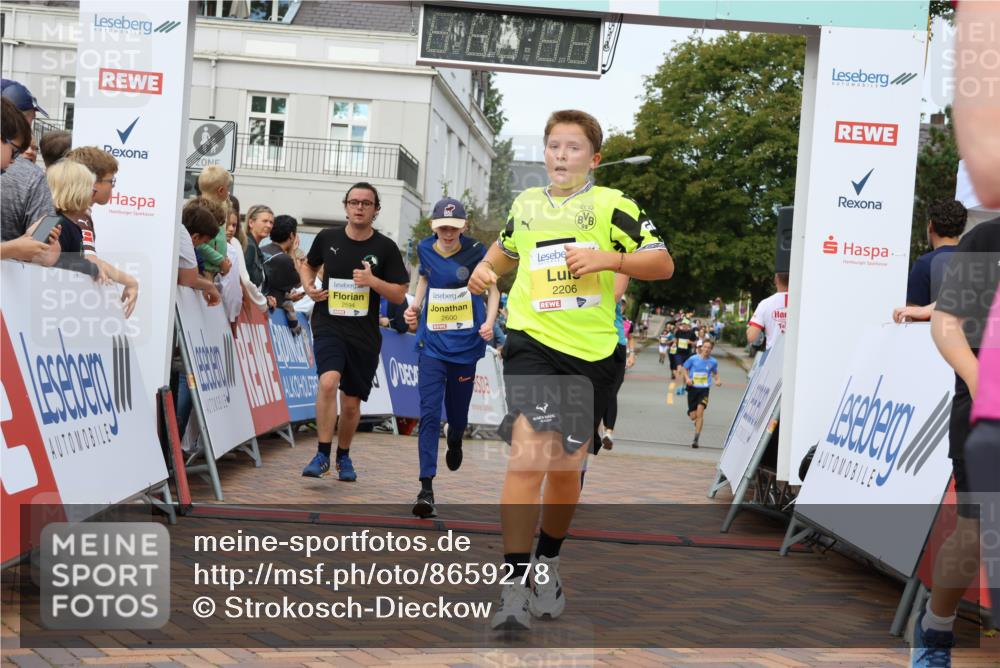 31.08.2025 - 21. Blankeneser Heldenlauf Strokosch-Dieckow http://msf.ph/oto/8659278 31.08.2025 10:30:55 Ziel 2594, 2376, 2136, 2168, 2600, 2206, 2309, 2310 meine-sportfotos.de