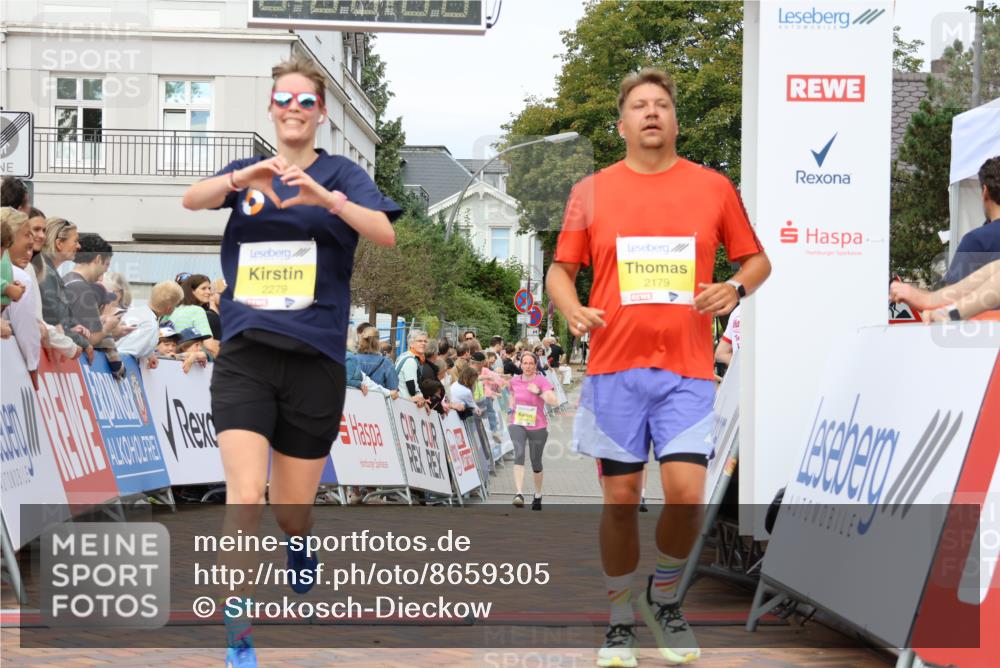 31.08.2025 - 21. Blankeneser Heldenlauf Strokosch-Dieckow http://msf.ph/oto/8659305 31.08.2025 10:30:46 Ziel 2179, 2279, 2102 meine-sportfotos.de