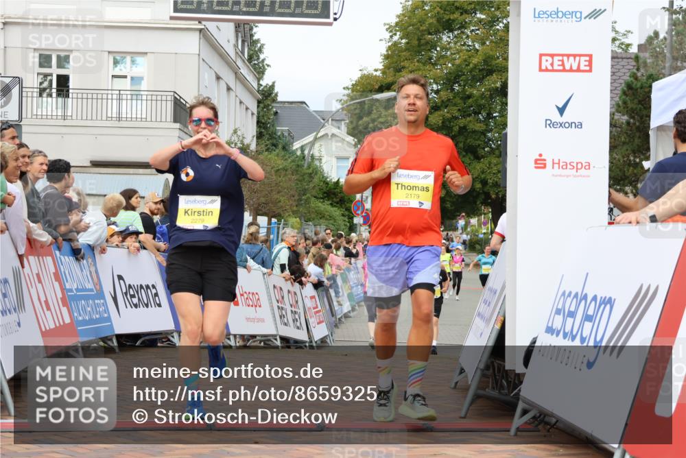 31.08.2025 - 21. Blankeneser Heldenlauf Strokosch-Dieckow http://msf.ph/oto/8659325 31.08.2025 10:30:45 Ziel 2179, 2279, 2102 meine-sportfotos.de