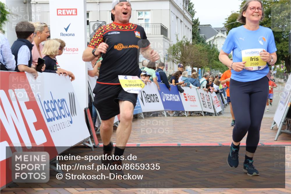 31.08.2025 - 21. Blankeneser Heldenlauf Strokosch-Dieckow http://msf.ph/oto/8659335 31.08.2025 10:30:38 Ziel 2560, 2106, 2599, 2102 meine-sportfotos.de
