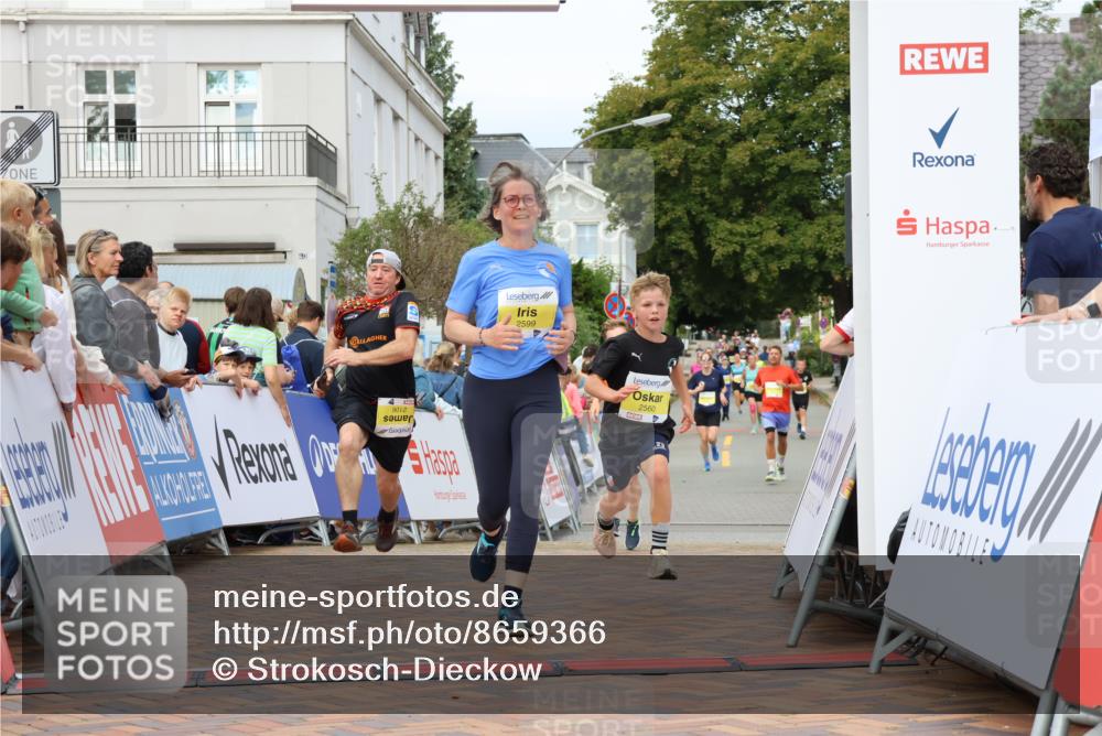 31.08.2025 - 21. Blankeneser Heldenlauf Strokosch-Dieckow http://msf.ph/oto/8659366 31.08.2025 10:30:36 Ziel 2560, 2106, 2599, 2102 meine-sportfotos.de