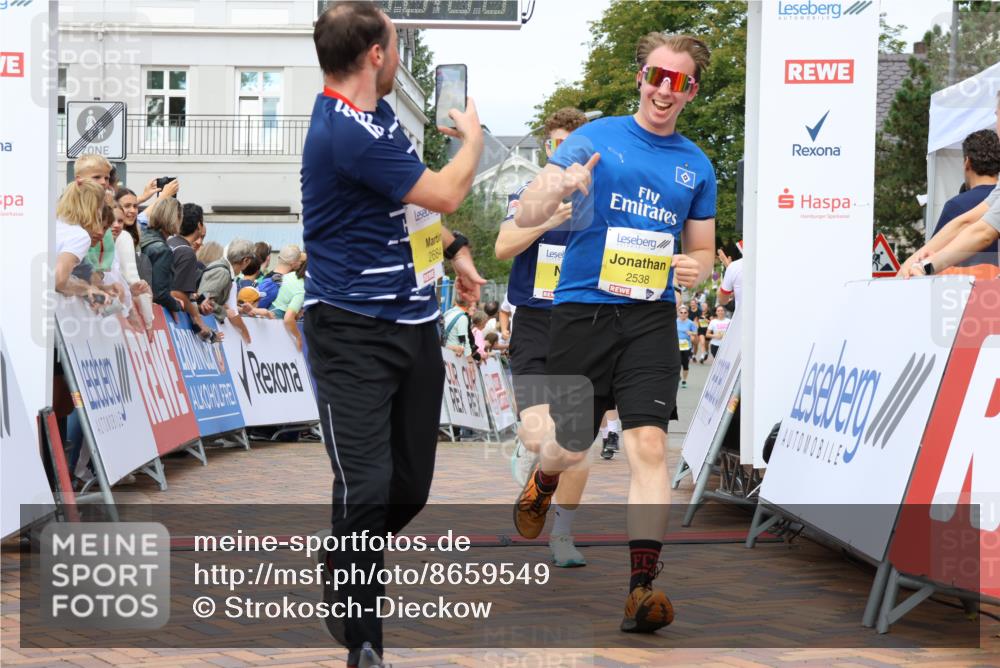 31.08.2025 - 21. Blankeneser Heldenlauf Strokosch-Dieckow http://msf.ph/oto/8659549 31.08.2025 10:29:33 Ziel 2578, 2614, 2615, 2684, 2538, 2558, 2277 meine-sportfotos.de