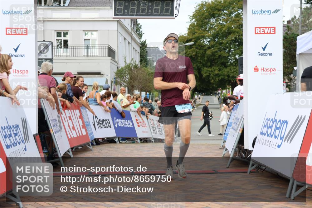 31.08.2025 - 21. Blankeneser Heldenlauf Strokosch-Dieckow http://msf.ph/oto/8659750 31.08.2025 11:43:52 Ziel 4251 meine-sportfotos.de