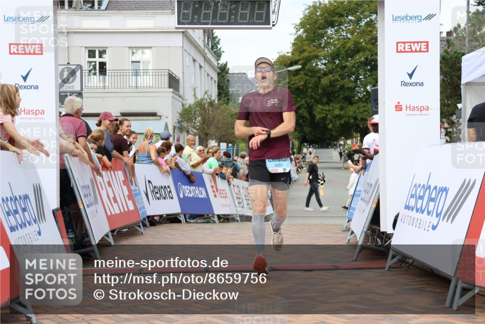 31.08.2025 - 21. Blankeneser Heldenlauf Strokosch-Dieckow http://msf.ph/oto/8659756 31.08.2025 11:43:51 Ziel 4251 meine-sportfotos.de