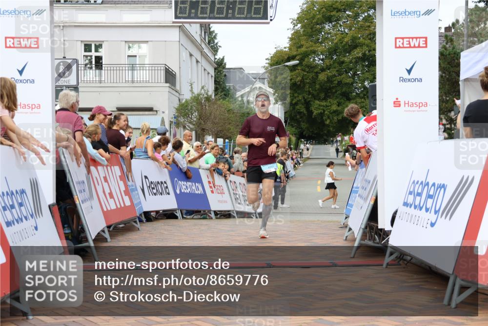 31.08.2025 - 21. Blankeneser Heldenlauf Strokosch-Dieckow http://msf.ph/oto/8659776 31.08.2025 11:43:51 Ziel 4251 meine-sportfotos.de