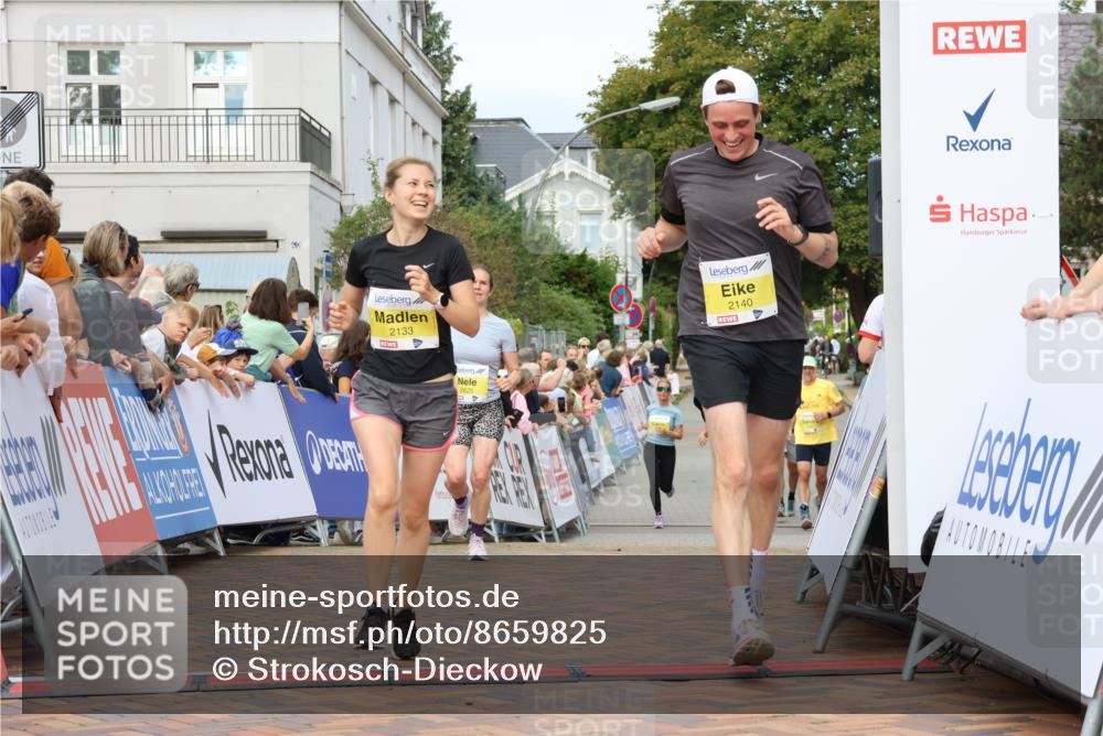 31.08.2025 - 21. Blankeneser Heldenlauf Strokosch-Dieckow http://msf.ph/oto/8659825 31.08.2025 10:28:15 Ziel 2348, 2140, 2133, 2625, 2088 meine-sportfotos.de