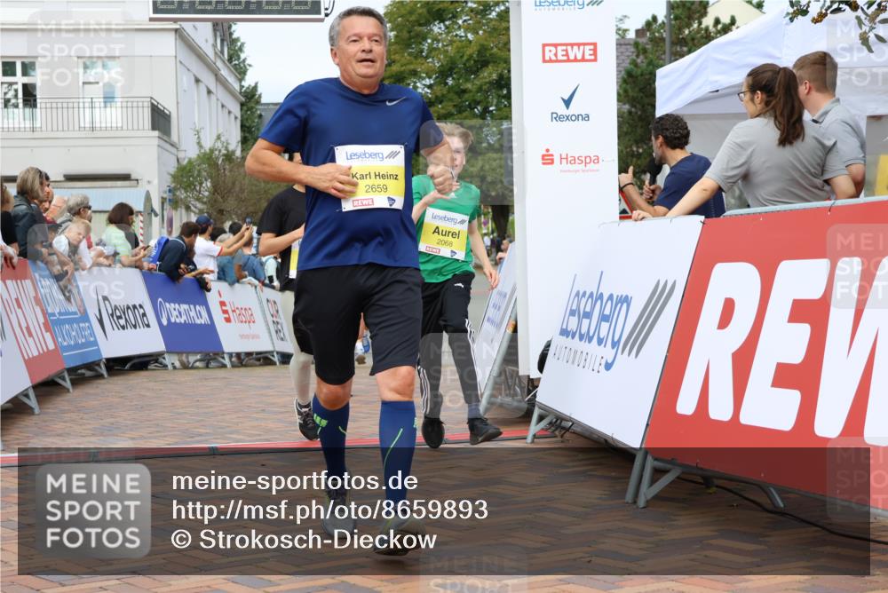 31.08.2025 - 21. Blankeneser Heldenlauf Strokosch-Dieckow http://msf.ph/oto/8659893 31.08.2025 10:28:02 Ziel 2112, 2068, 2067, 2741, 2343, 2659, 2261 meine-sportfotos.de
