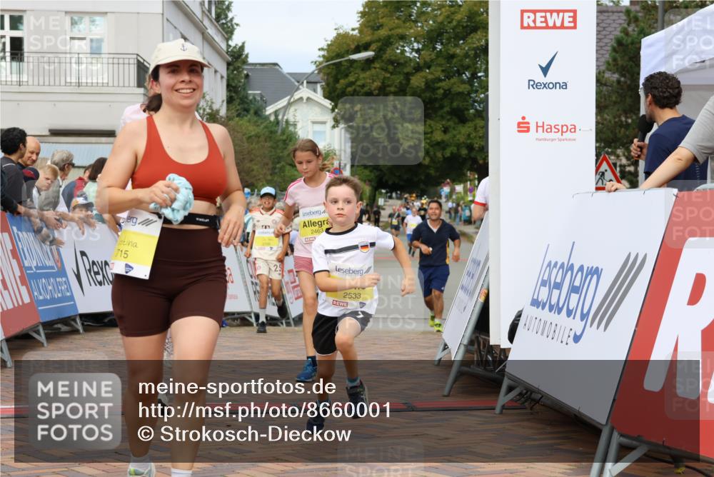 31.08.2025 - 21. Blankeneser Heldenlauf Strokosch-Dieckow http://msf.ph/oto/8660001 31.08.2025 10:27:26 Ziel 2715, 2463, 2559, 2725, 2533, 2709 meine-sportfotos.de