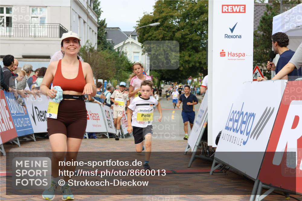 31.08.2025 - 21. Blankeneser Heldenlauf Strokosch-Dieckow http://msf.ph/oto/8660013 31.08.2025 10:27:26 Ziel 2715, 2463, 2559, 2725, 2533, 2709 meine-sportfotos.de