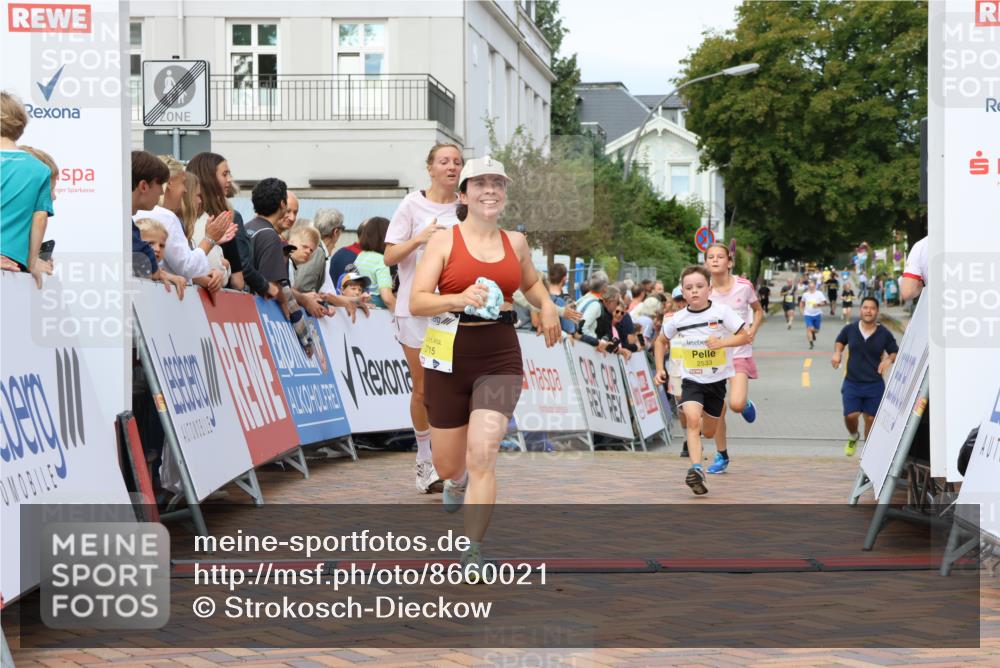 31.08.2025 - 21. Blankeneser Heldenlauf Strokosch-Dieckow http://msf.ph/oto/8660021 31.08.2025 10:27:25 Ziel 2715, 2204, 2463, 2559, 2725, 2533 meine-sportfotos.de
