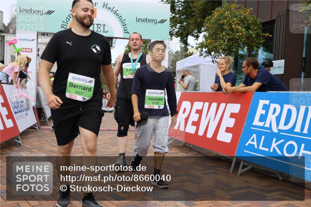 31.08.2025 - 21. Blankeneser Heldenlauf Strokosch-Dieckow http://msf.ph/oto/8660040 31.08.2025 11:36:04 Ziel 3607, 3722, 3072 meine-sportfotos.de