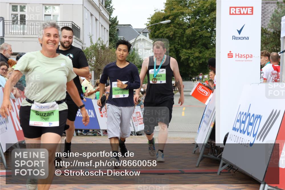 31.08.2025 - 21. Blankeneser Heldenlauf Strokosch-Dieckow http://msf.ph/oto/8660058 31.08.2025 11:36:02 Ziel 3607, 3722, 3072 meine-sportfotos.de