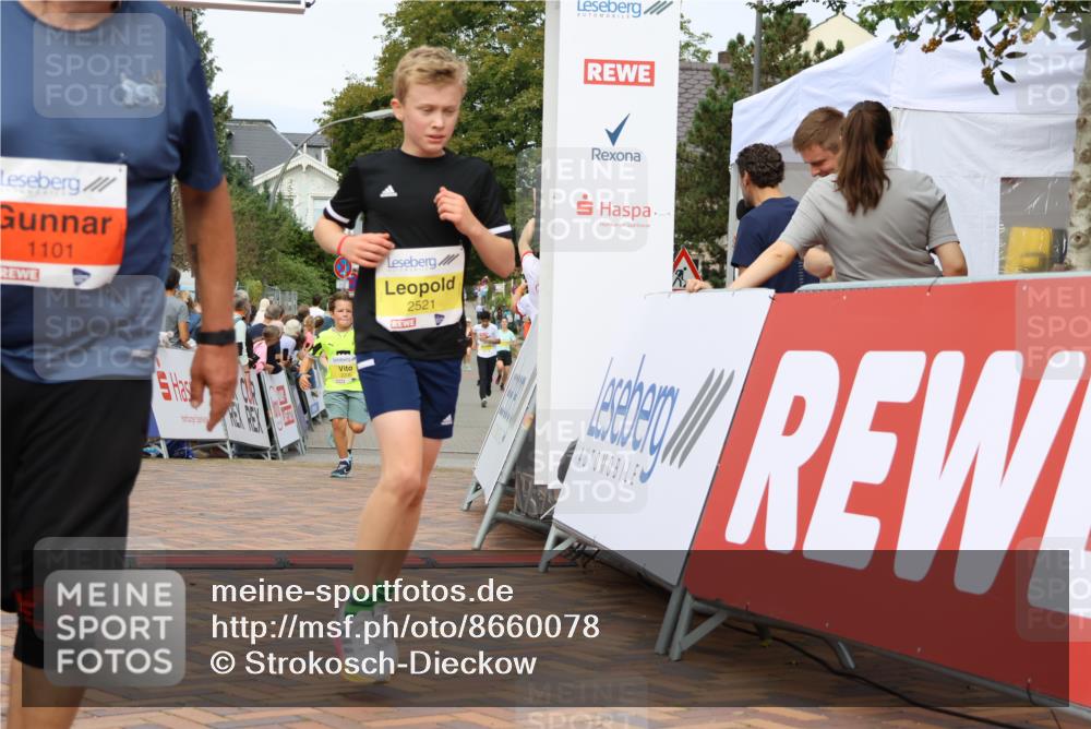 31.08.2025 - 21. Blankeneser Heldenlauf Strokosch-Dieckow http://msf.ph/oto/8660078 31.08.2025 10:27:07 Ziel 1101, 2150, 2205, 2521, 2517 meine-sportfotos.de