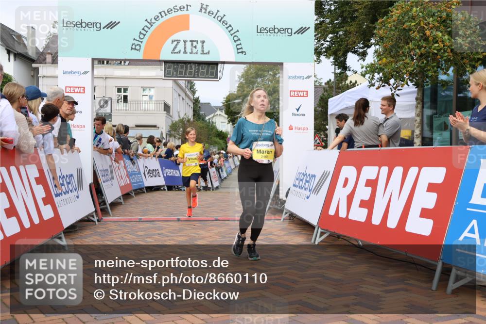 31.08.2025 - 21. Blankeneser Heldenlauf Strokosch-Dieckow http://msf.ph/oto/8660110 31.08.2025 10:26:59 Ziel 2364, 2468, 2393, 2380 meine-sportfotos.de
