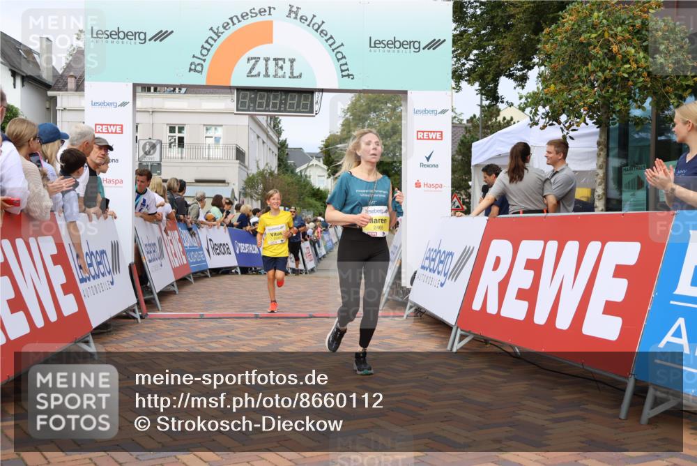 31.08.2025 - 21. Blankeneser Heldenlauf Strokosch-Dieckow http://msf.ph/oto/8660112 31.08.2025 10:26:58 Ziel 2364, 2749, 2468, 2393, 2380 meine-sportfotos.de