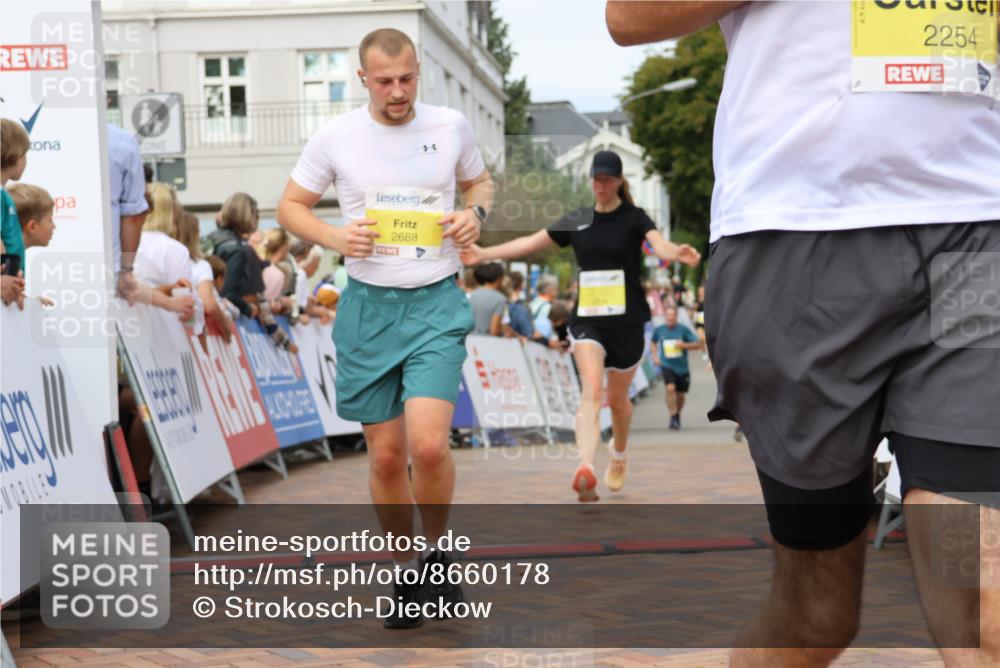 31.08.2025 - 21. Blankeneser Heldenlauf Strokosch-Dieckow http://msf.ph/oto/8660178 31.08.2025 10:26:35 Ziel 2706, 2254, 2497, 2648, 2688, 2007, 2487, 2296 meine-sportfotos.de