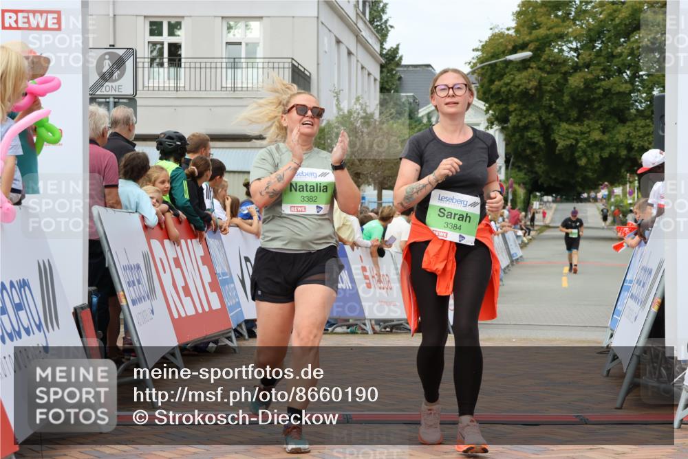 31.08.2025 - 21. Blankeneser Heldenlauf Strokosch-Dieckow http://msf.ph/oto/8660190 31.08.2025 11:33:58 Ziel 3384, 3382 meine-sportfotos.de