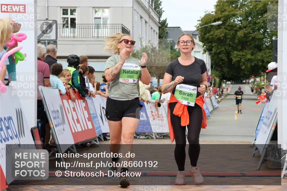 31.08.2025 - 21. Blankeneser Heldenlauf Strokosch-Dieckow http://msf.ph/oto/8660192 31.08.2025 11:33:58 Ziel 3384, 3382 meine-sportfotos.de
