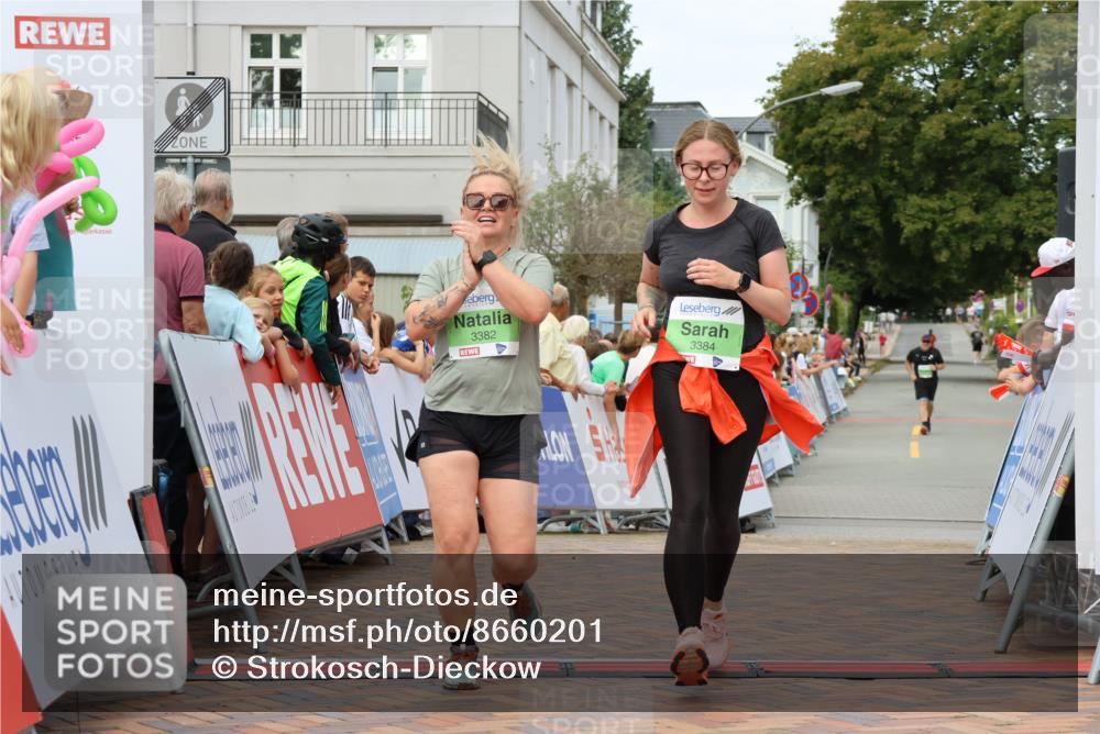 31.08.2025 - 21. Blankeneser Heldenlauf Strokosch-Dieckow http://msf.ph/oto/8660201 31.08.2025 11:33:57 Ziel 3384, 3382 meine-sportfotos.de