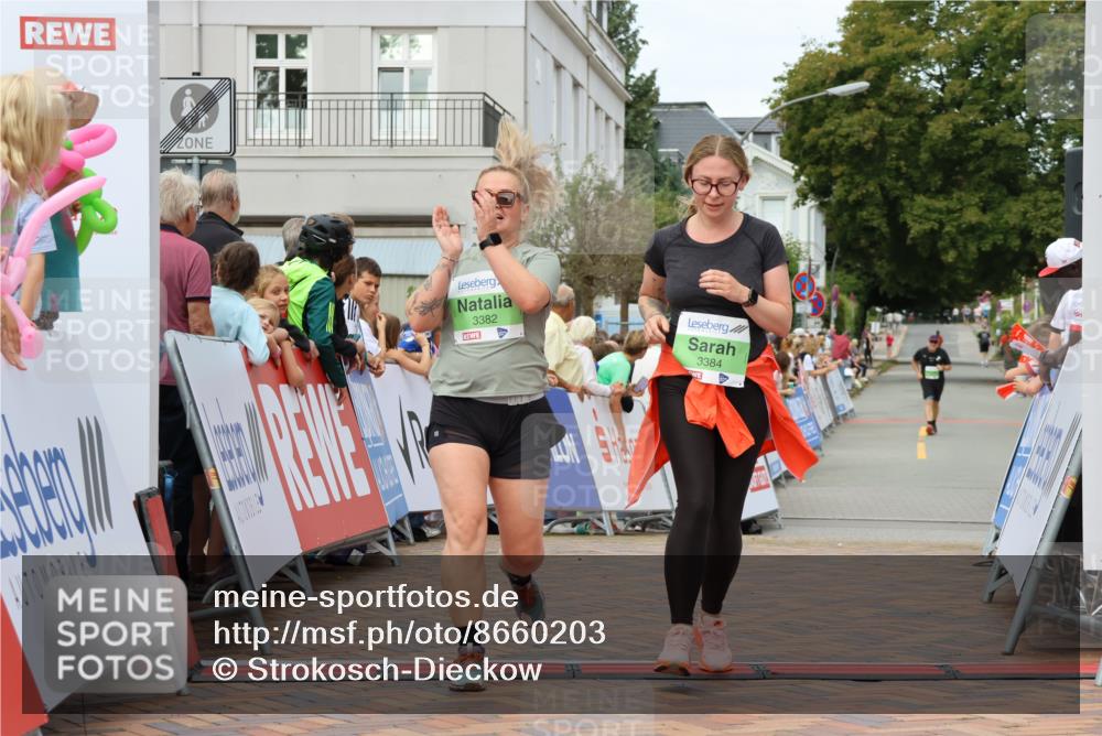 31.08.2025 - 21. Blankeneser Heldenlauf Strokosch-Dieckow http://msf.ph/oto/8660203 31.08.2025 11:33:57 Ziel 3384, 3382 meine-sportfotos.de