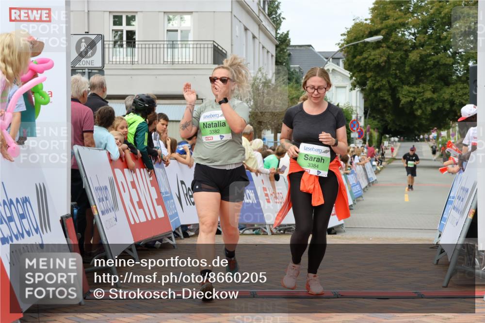 31.08.2025 - 21. Blankeneser Heldenlauf Strokosch-Dieckow http://msf.ph/oto/8660205 31.08.2025 11:33:57 Ziel 3384, 3382 meine-sportfotos.de