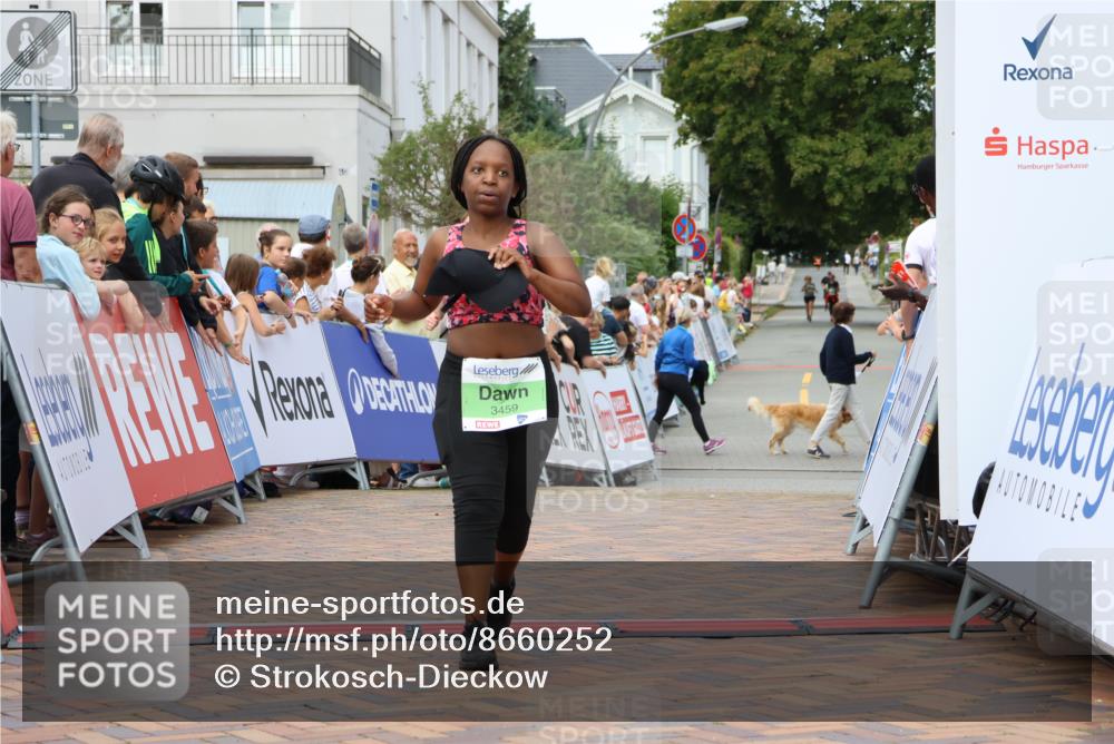 31.08.2025 - 21. Blankeneser Heldenlauf Strokosch-Dieckow http://msf.ph/oto/8660252 31.08.2025 11:33:23 Ziel 3047, 3144, 3459 meine-sportfotos.de