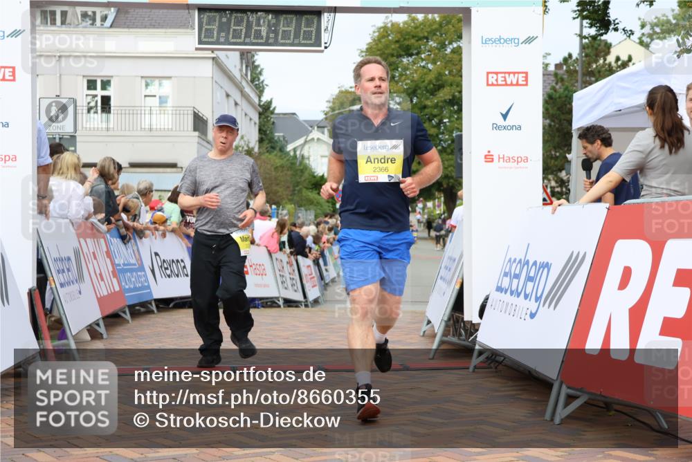 31.08.2025 - 21. Blankeneser Heldenlauf Strokosch-Dieckow http://msf.ph/oto/8660355 31.08.2025 10:25:42 Ziel 2410, 2742, 2366, 2235, 2726 meine-sportfotos.de