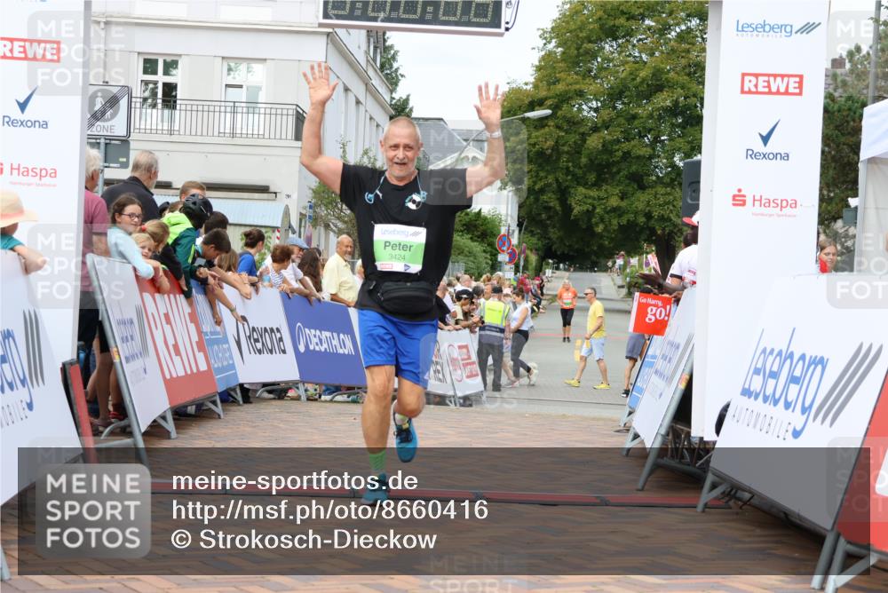 31.08.2025 - 21. Blankeneser Heldenlauf Strokosch-Dieckow http://msf.ph/oto/8660416 31.08.2025 11:30:32 Ziel 3076, 3103, 3424 meine-sportfotos.de