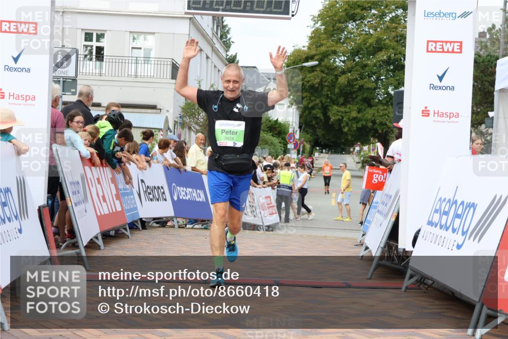 31.08.2025 - 21. Blankeneser Heldenlauf Strokosch-Dieckow http://msf.ph/oto/8660418 31.08.2025 11:30:32 Ziel 3076, 3103, 3424 meine-sportfotos.de