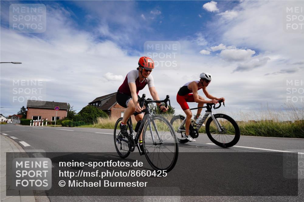 31.08.2025 - Elbe Triathlon Hamburg Michael Burmester http://msf.ph/oto/8660425 31.08.2025 15:06:29 Radfahren  meine-sportfotos.de