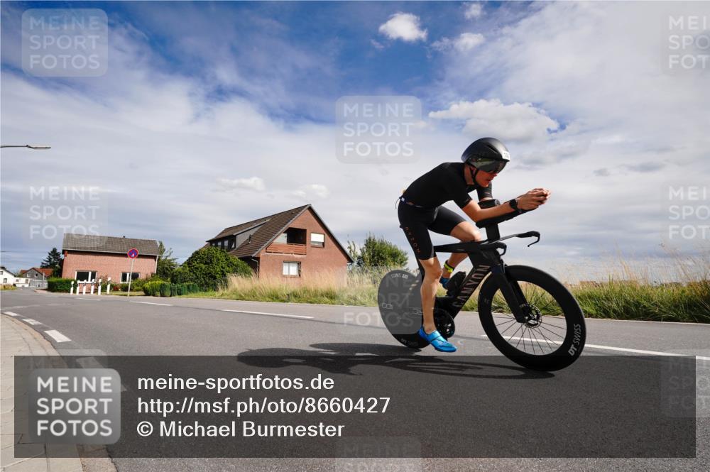 31.08.2025 - Elbe Triathlon Hamburg Michael Burmester http://msf.ph/oto/8660427 31.08.2025 15:07:24 Radfahren  meine-sportfotos.de