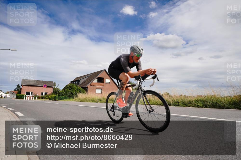 31.08.2025 - Elbe Triathlon Hamburg Michael Burmester http://msf.ph/oto/8660429 31.08.2025 15:07:40 Radfahren  meine-sportfotos.de