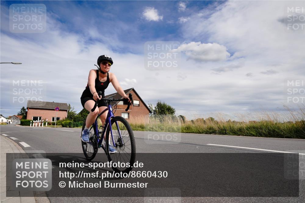 31.08.2025 - Elbe Triathlon Hamburg Michael Burmester http://msf.ph/oto/8660430 31.08.2025 15:07:57 Radfahren  meine-sportfotos.de