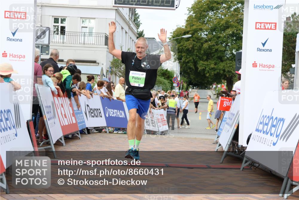 31.08.2025 - 21. Blankeneser Heldenlauf Strokosch-Dieckow http://msf.ph/oto/8660431 31.08.2025 11:30:32 Ziel 3076, 3103, 3424 meine-sportfotos.de