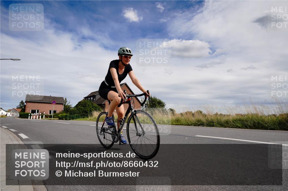 31.08.2025 - Elbe Triathlon Hamburg Michael Burmester http://msf.ph/oto/8660432 31.08.2025 15:08:16 Radfahren  meine-sportfotos.de