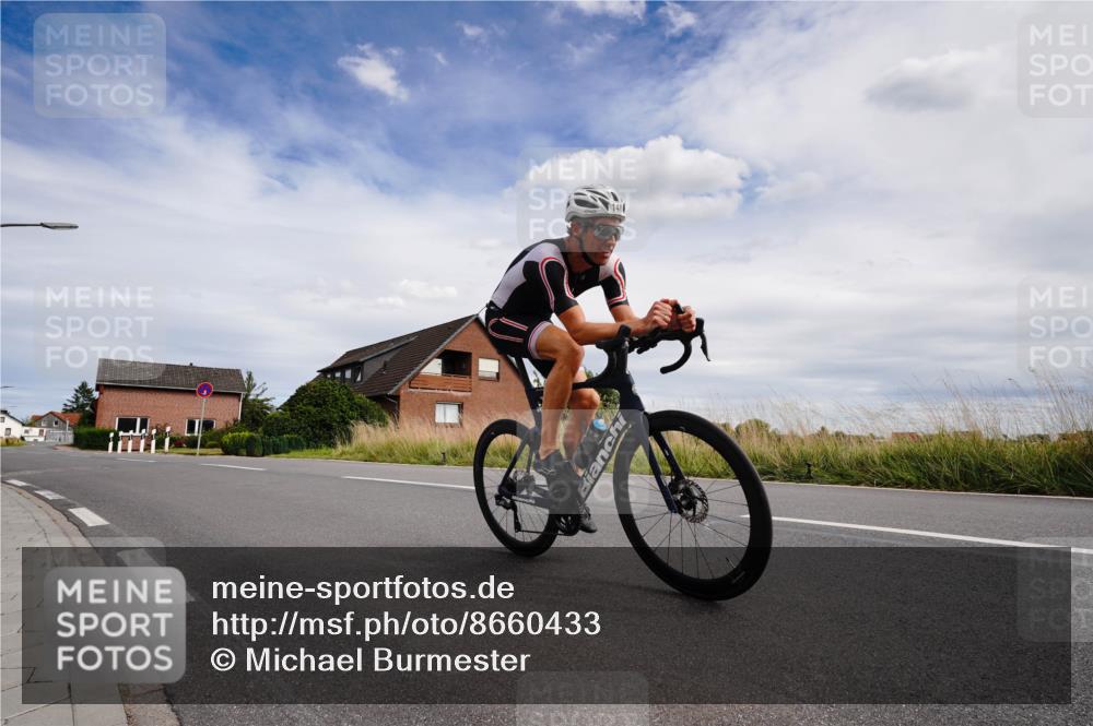 31.08.2025 - Elbe Triathlon Hamburg Michael Burmester http://msf.ph/oto/8660433 31.08.2025 15:09:11 Radfahren  meine-sportfotos.de