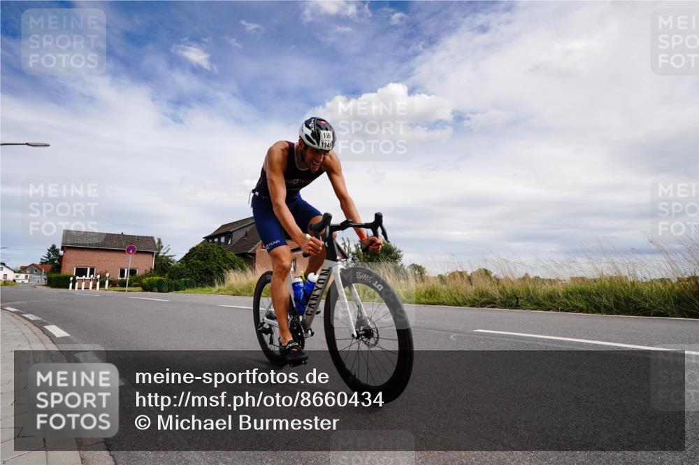 31.08.2025 - Elbe Triathlon Hamburg Michael Burmester http://msf.ph/oto/8660434 31.08.2025 15:09:46 Radfahren  meine-sportfotos.de