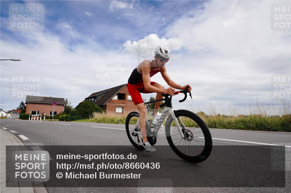 31.08.2025 - Elbe Triathlon Hamburg Michael Burmester http://msf.ph/oto/8660436 31.08.2025 15:10:15 Radfahren  meine-sportfotos.de