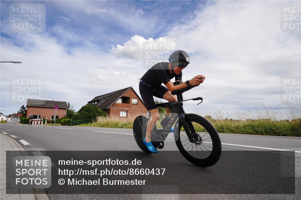 31.08.2025 - Elbe Triathlon Hamburg Michael Burmester http://msf.ph/oto/8660437 31.08.2025 15:11:02 Radfahren  meine-sportfotos.de